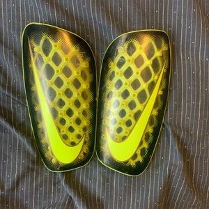 Nike mercurial flylite shin guards